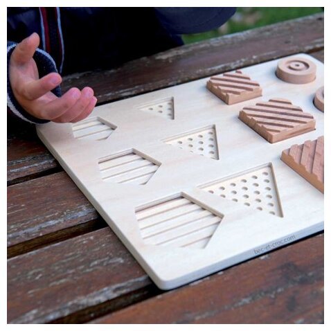 Encastr' tactile en bois