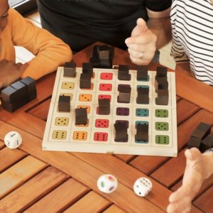 Jeu de dés en bois