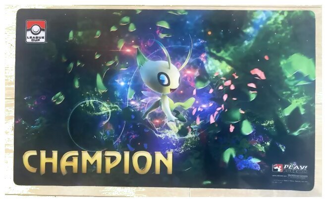 Pokémon JCC - Tapis de jeu - Célébi - Tonnerre Perdu - Champion